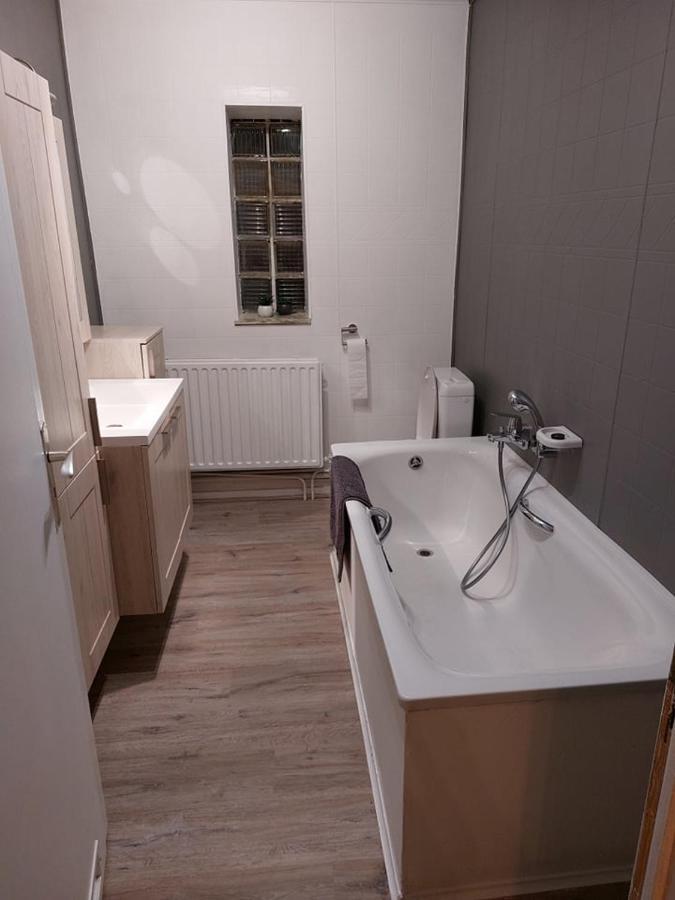 Aux Trois Petits Cochons Apartamento Hotton Exterior foto