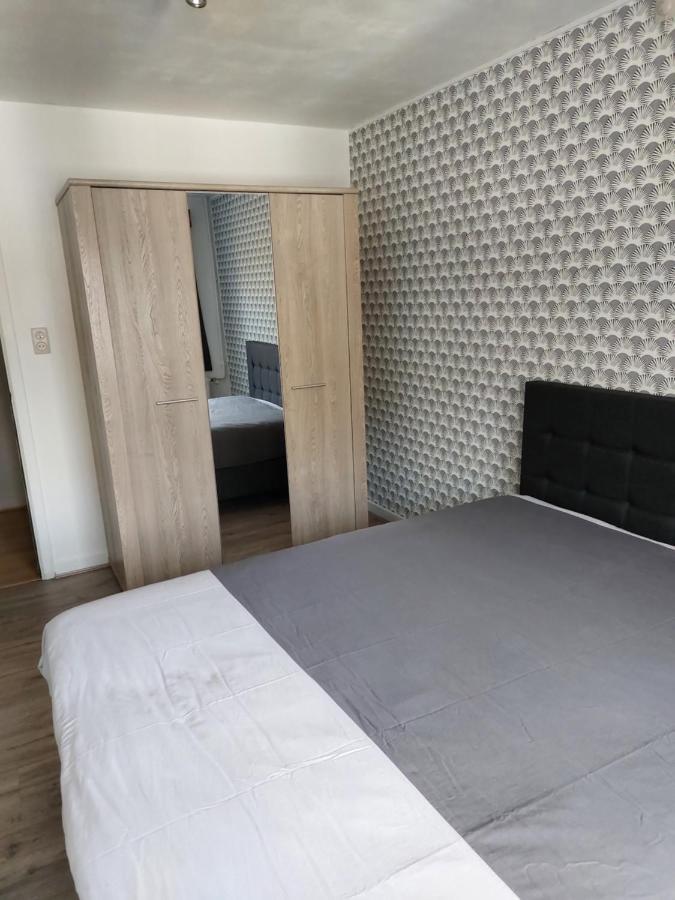 Aux Trois Petits Cochons Apartamento Hotton Exterior foto