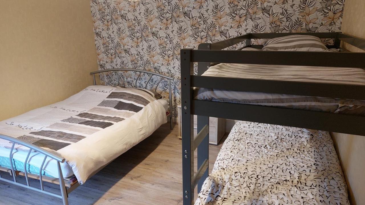 Aux Trois Petits Cochons Apartamento Hotton Exterior foto